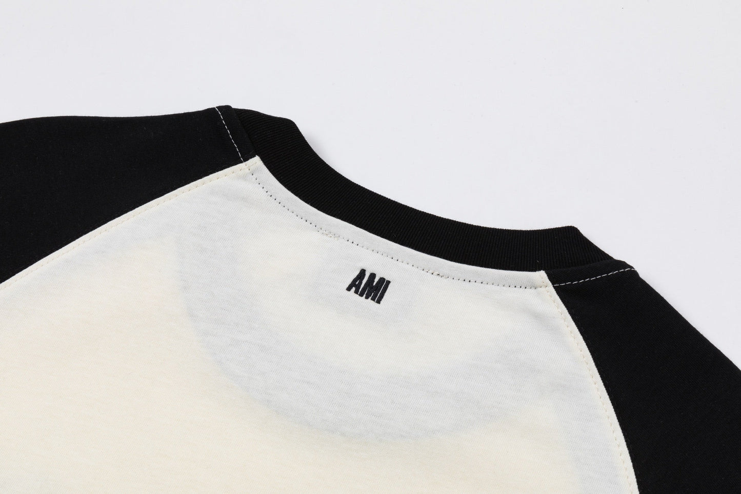 2026 AMI PARIS ユニセックス Tシャツ