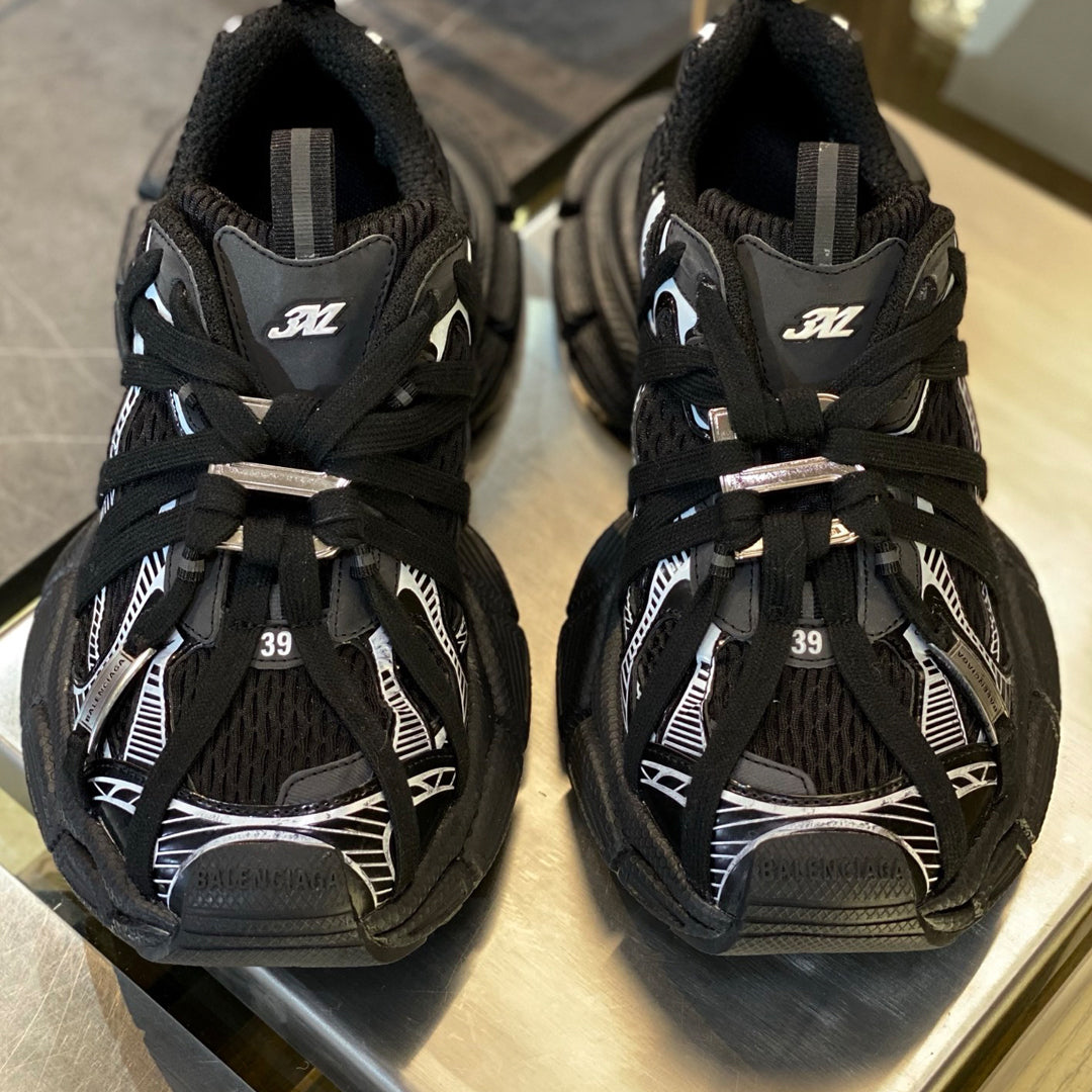 Balenciaga Limited Edition Couple's Leather Sneakers – Tread Sole | EU 36–45