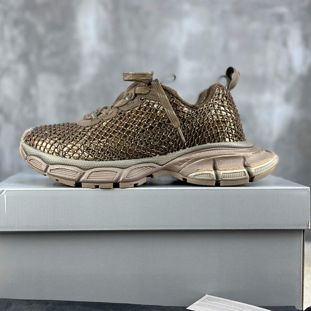 2025 Limited Edition Leather Sneaker – Signature Grosgrain Buckle