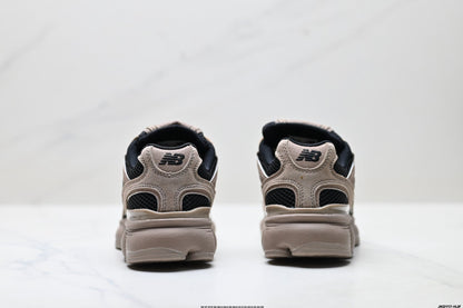 New Balance Retro Dad Sneakers - Beige