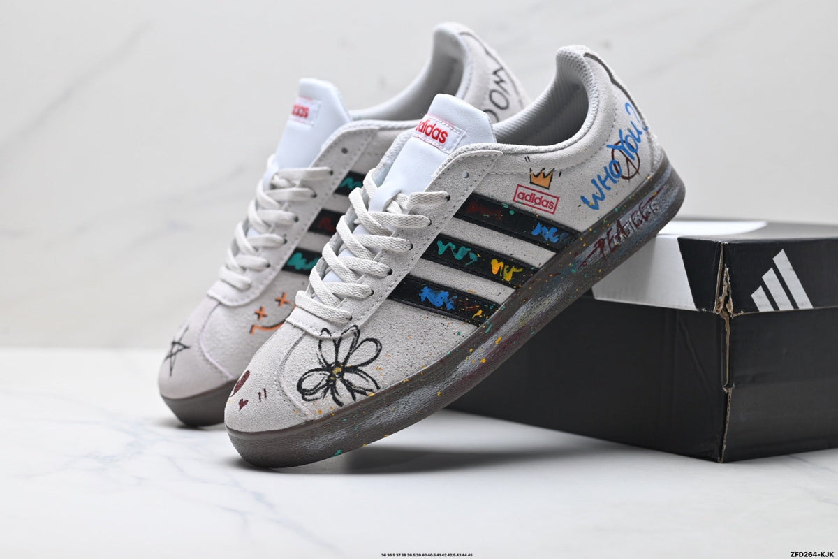 Adidas K81802350 Unisex Casual Sneakers - White/Graphic