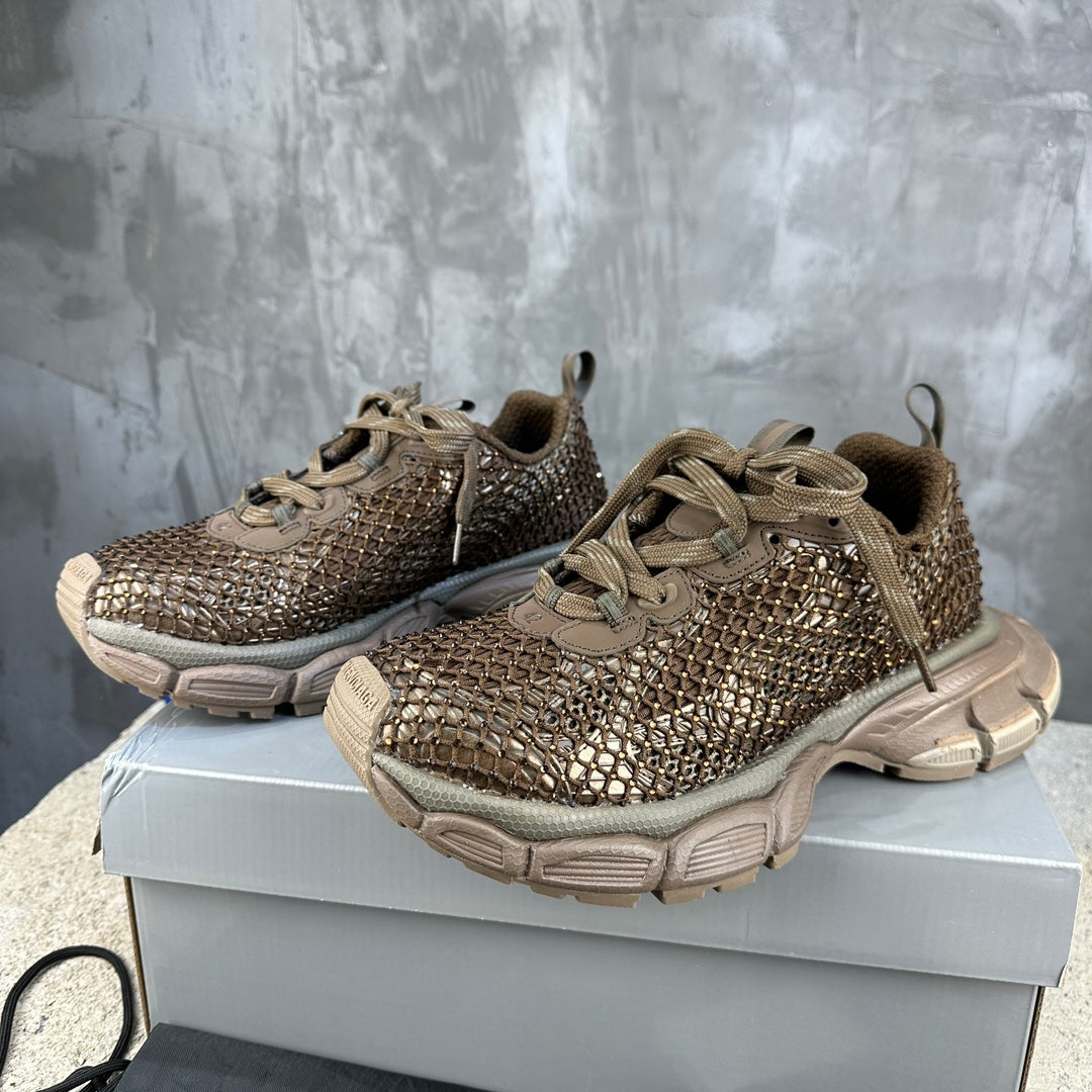 2025 Limited Edition Leather Sneaker – Signature Grosgrain Buckle