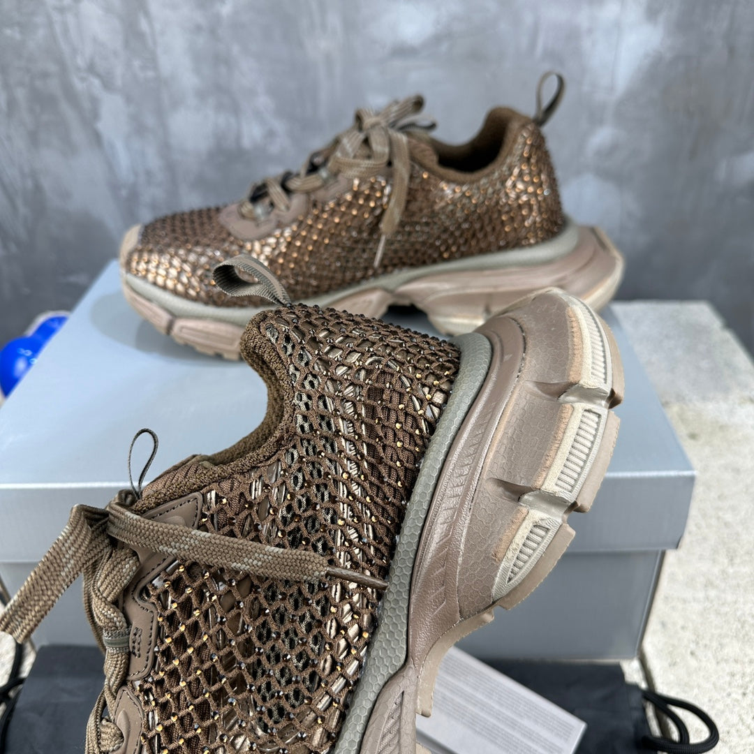 2025 Limited Edition Leather Sneaker – Signature Grosgrain Buckle