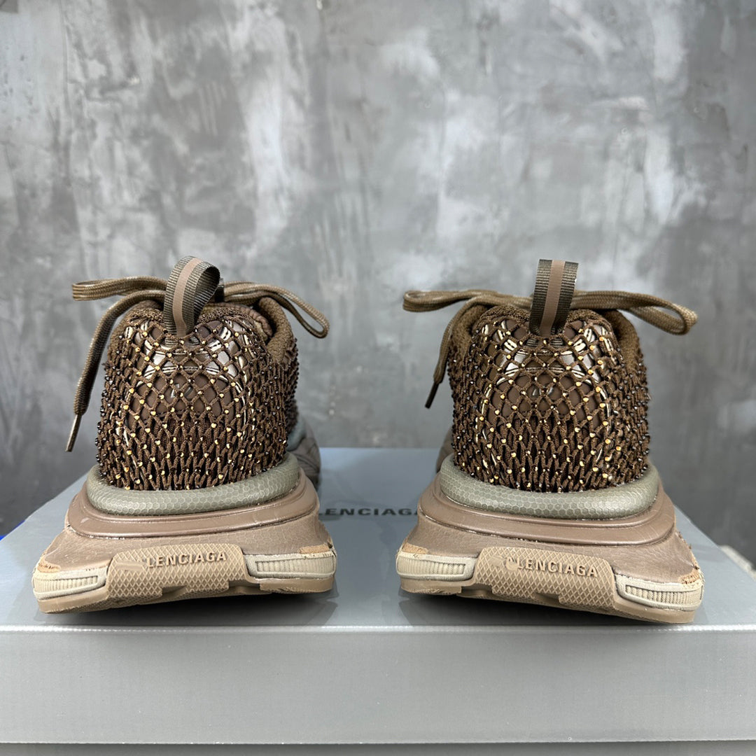 2025 Limited Edition Leather Sneaker – Signature Grosgrain Buckle