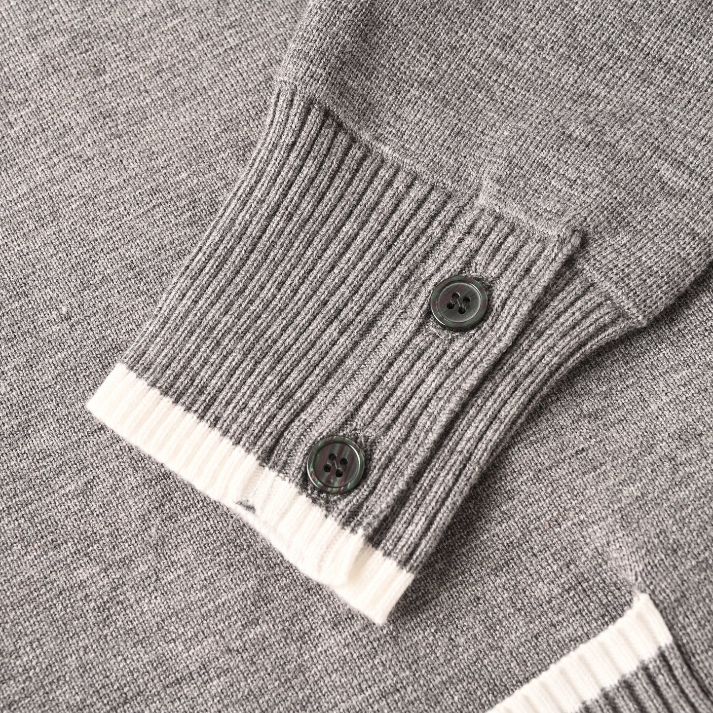 MR.TOM  2026 Knitted cardigan