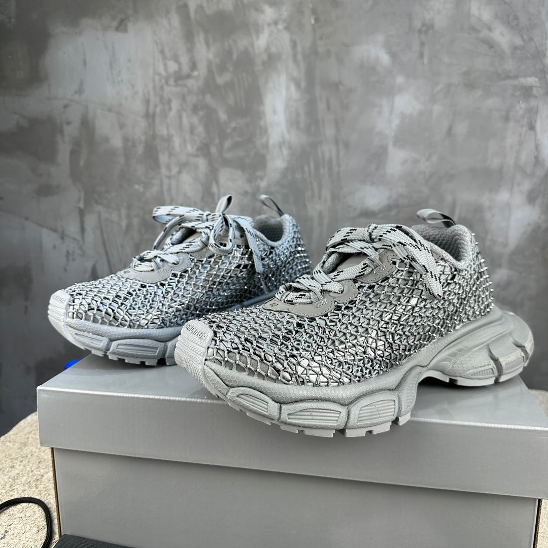 2025 Limited Edition Leather Sneaker – Signature Grosgrain Buckle