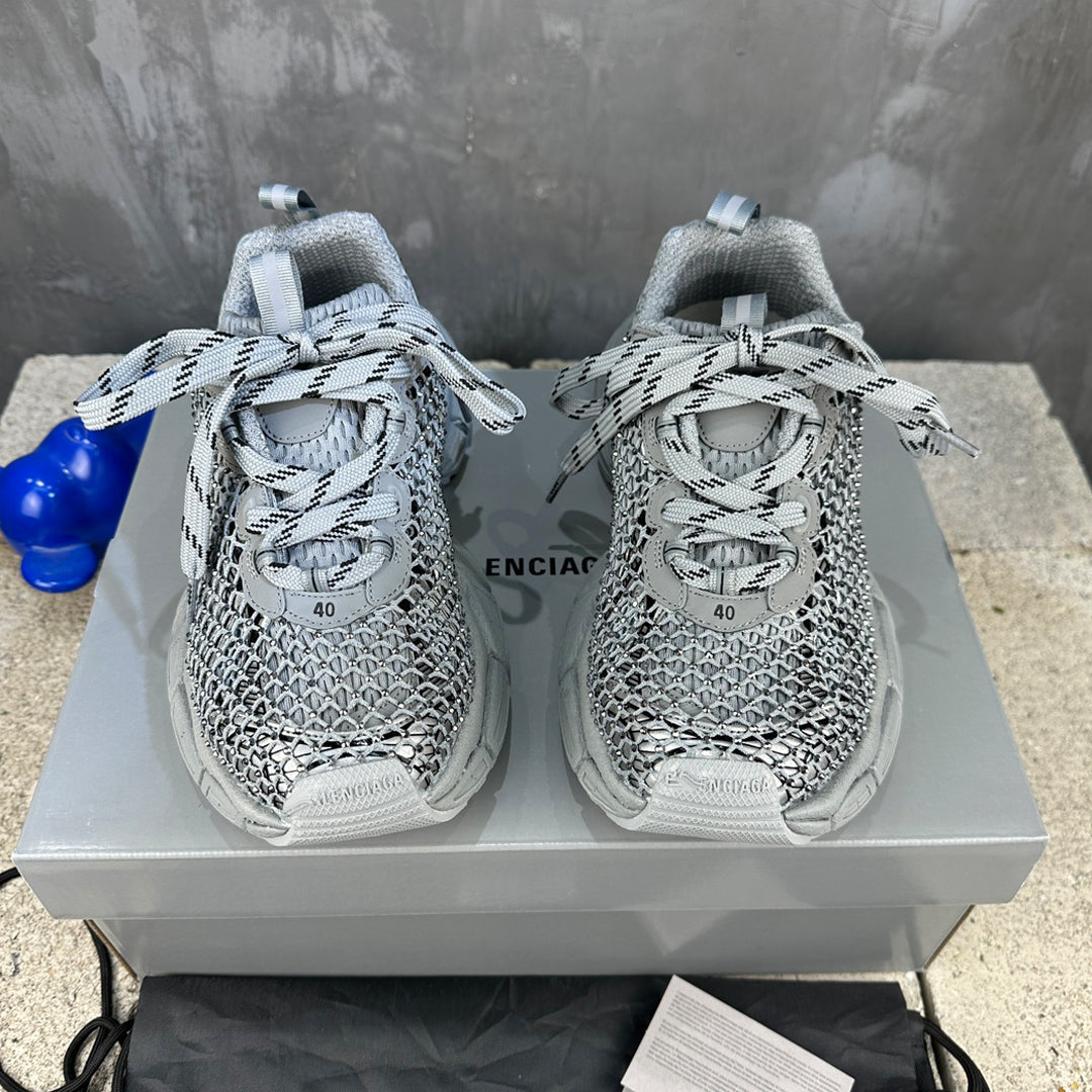 2025 Limited Edition Leather Sneaker – Signature Grosgrain Buckle