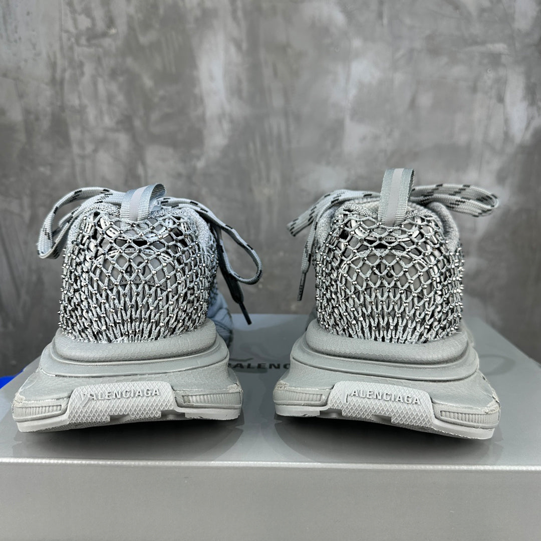 2025 Limited Edition Leather Sneaker – Signature Grosgrain Buckle