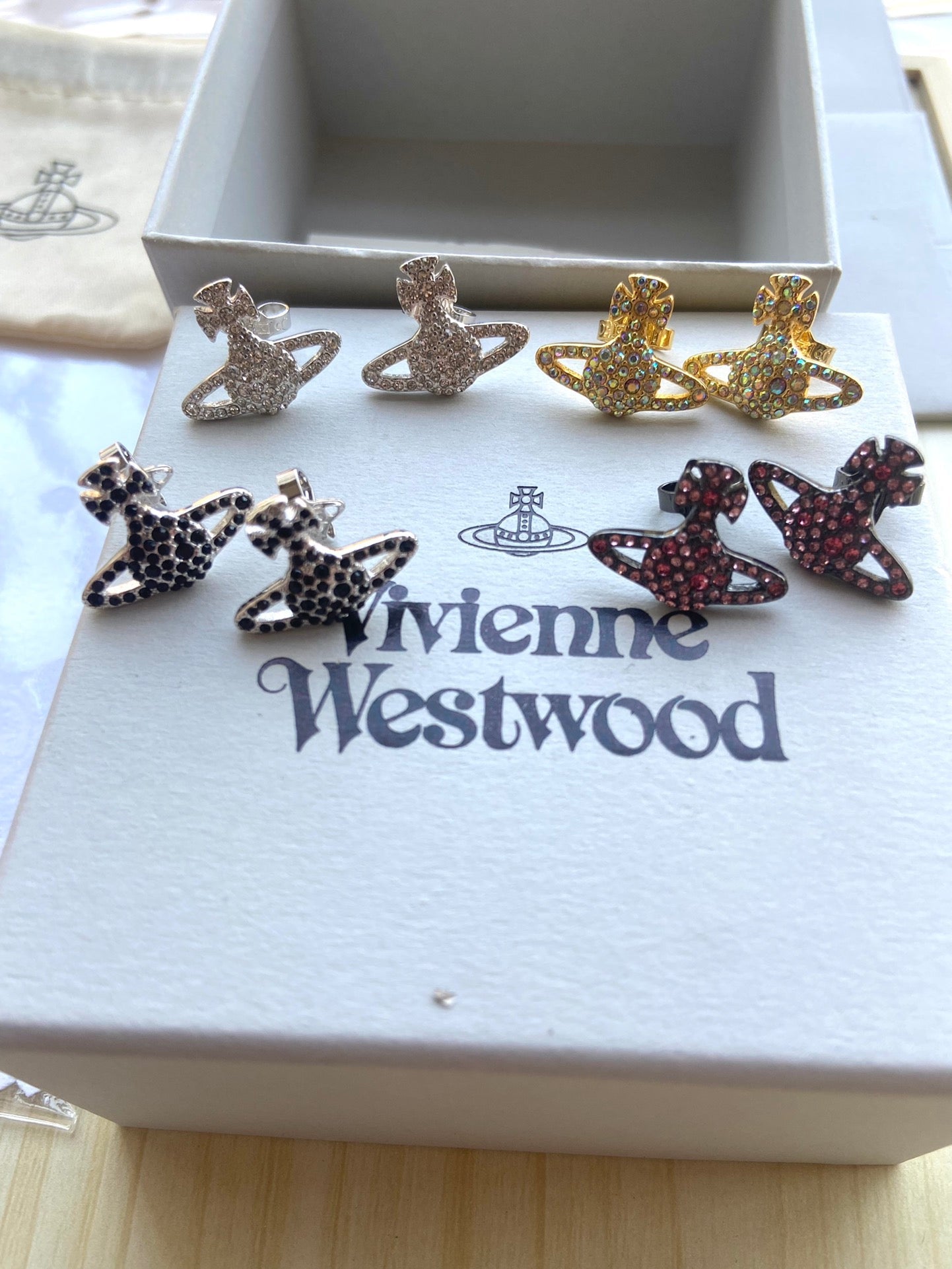 Vivienne Westwood フルラインストーン プラネット スタッドピアス