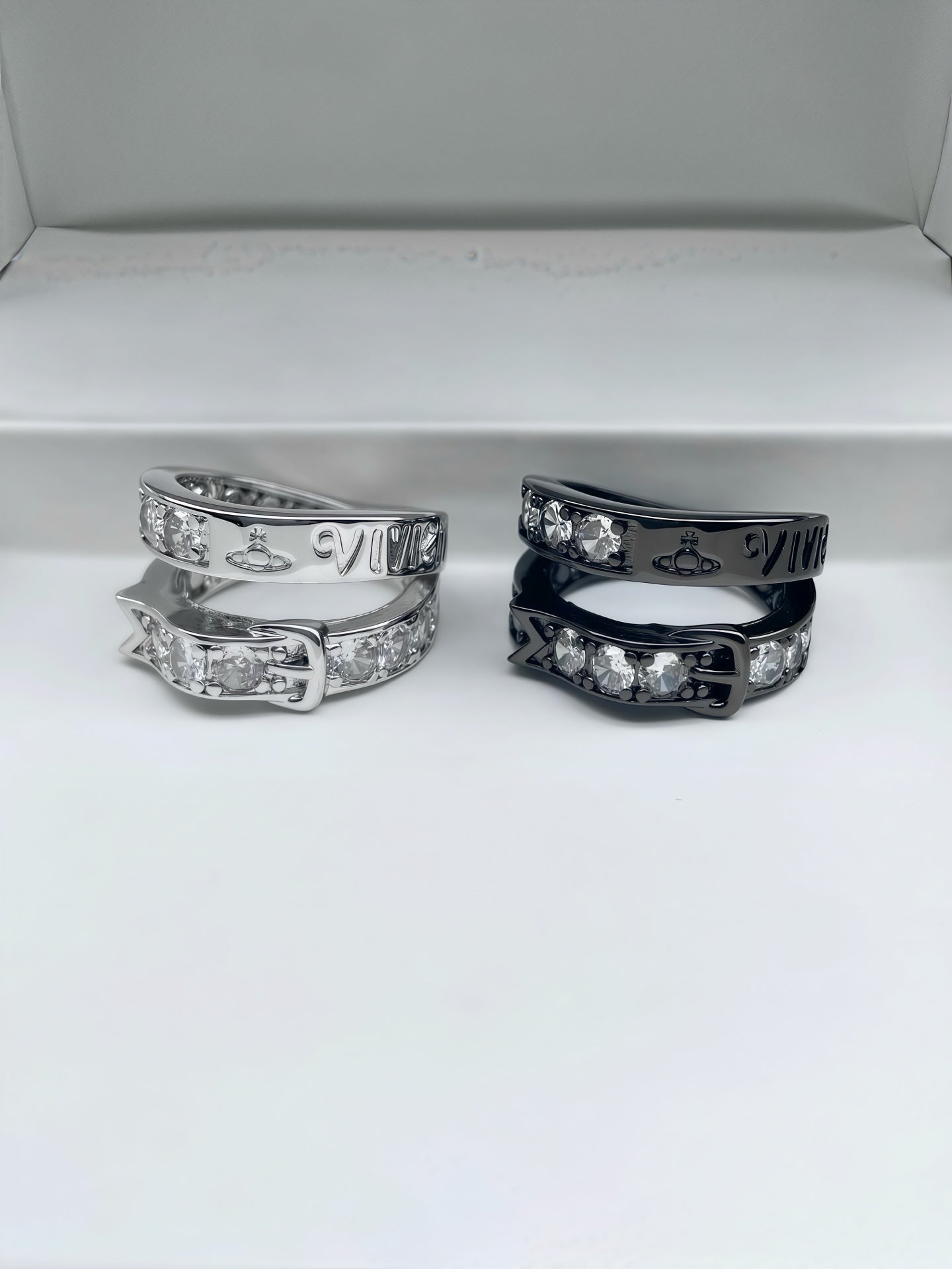 Vivienne Westwood フルラインストーン レターリング