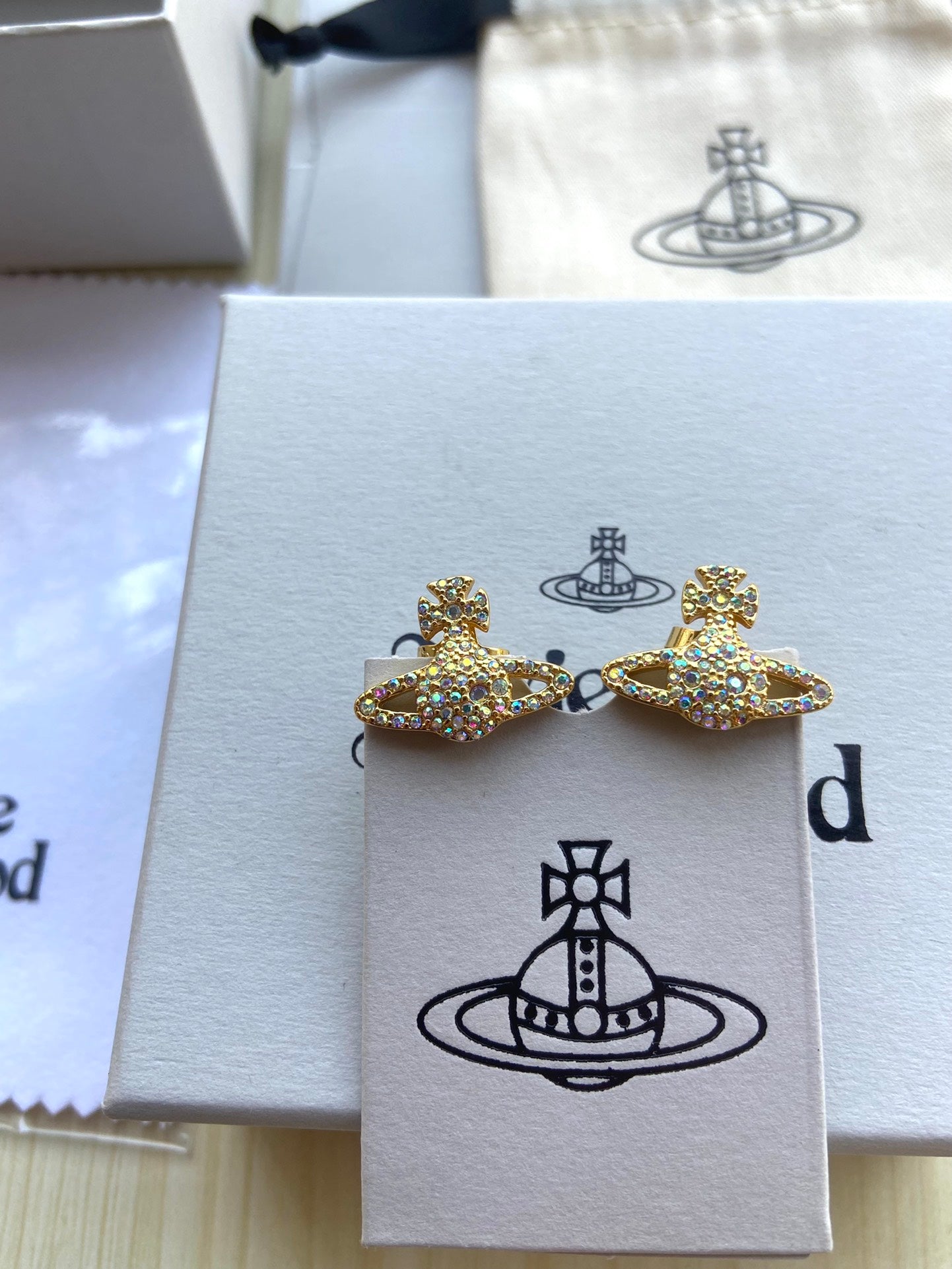 Vivienne Westwood フルラインストーン プラネット スタッドピアス