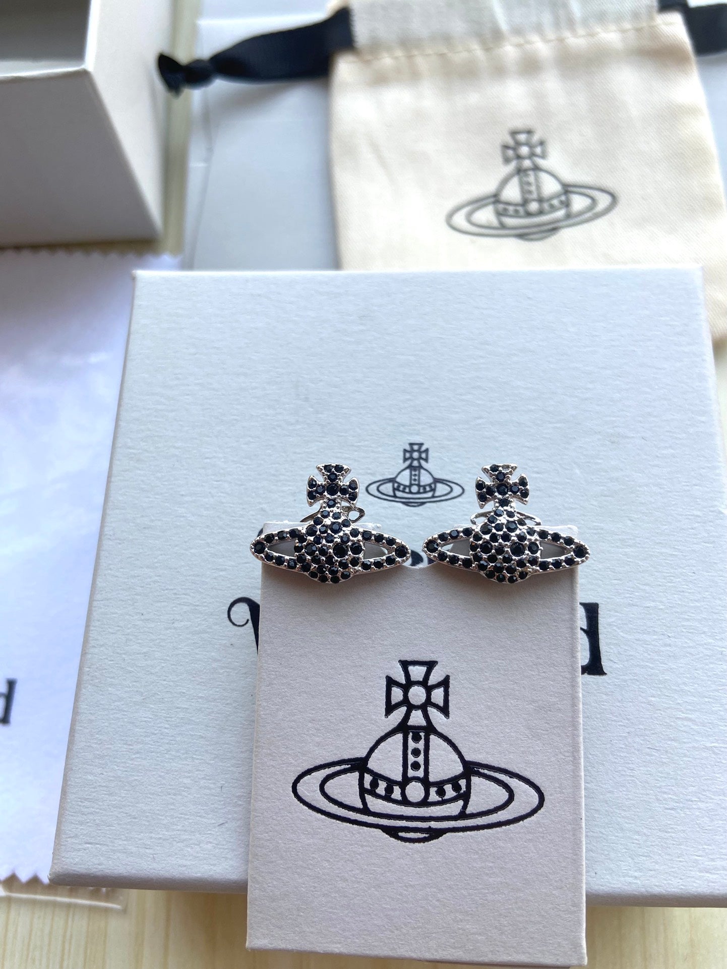 Vivienne Westwood フルラインストーン プラネット スタッドピアス
