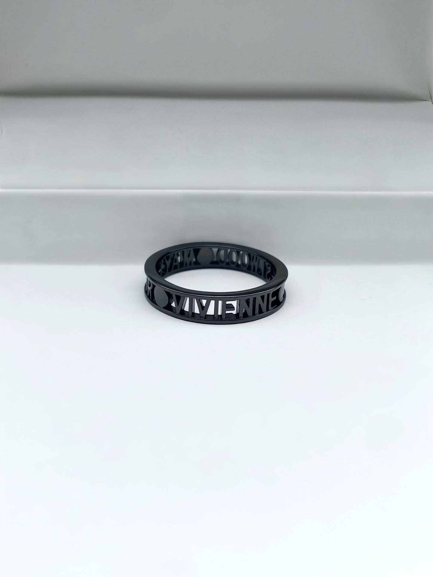 Vivienne Westwood オープンワーク レターリング