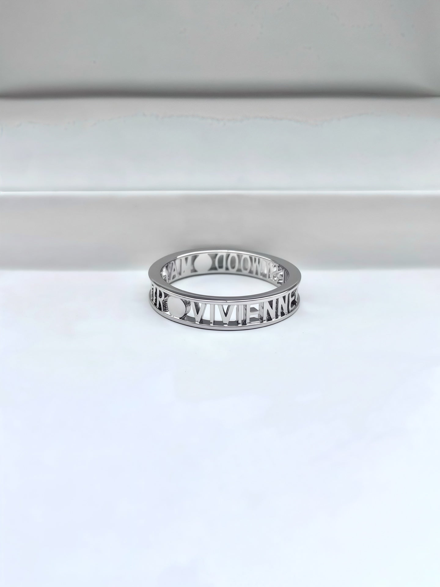 Vivienne Westwood オープンワーク レターリング